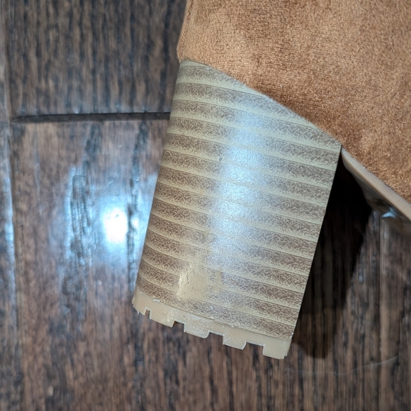 NWOB Maurices Alexa Brown Lug Ankle Boot - Picture 10 of 10